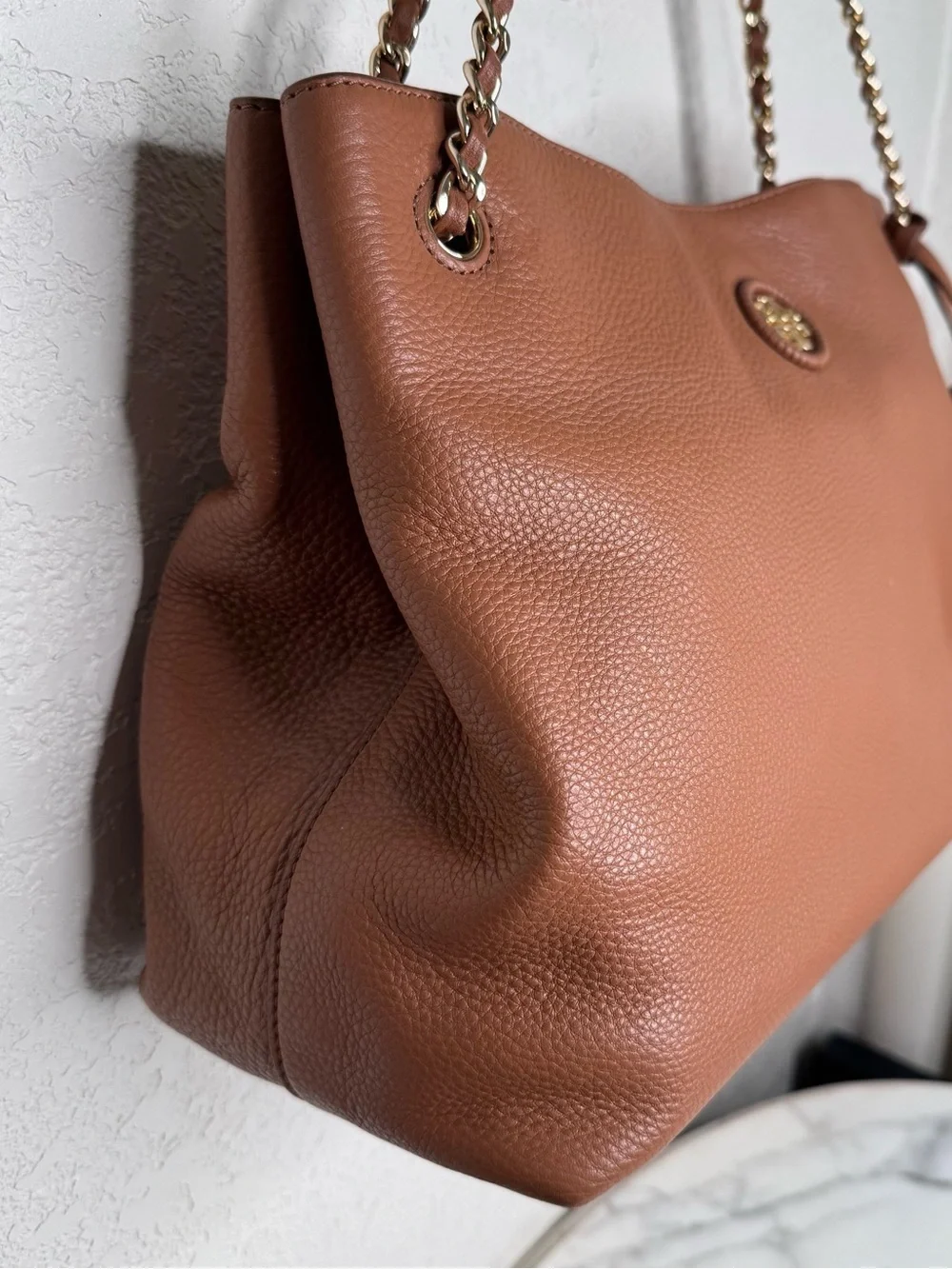 Tory Burch tassel tote,Pebbled Leather,beautiful condition,whip stitch logo,